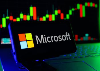 Microsoft lança IA própria para rivalizar com OpenAI